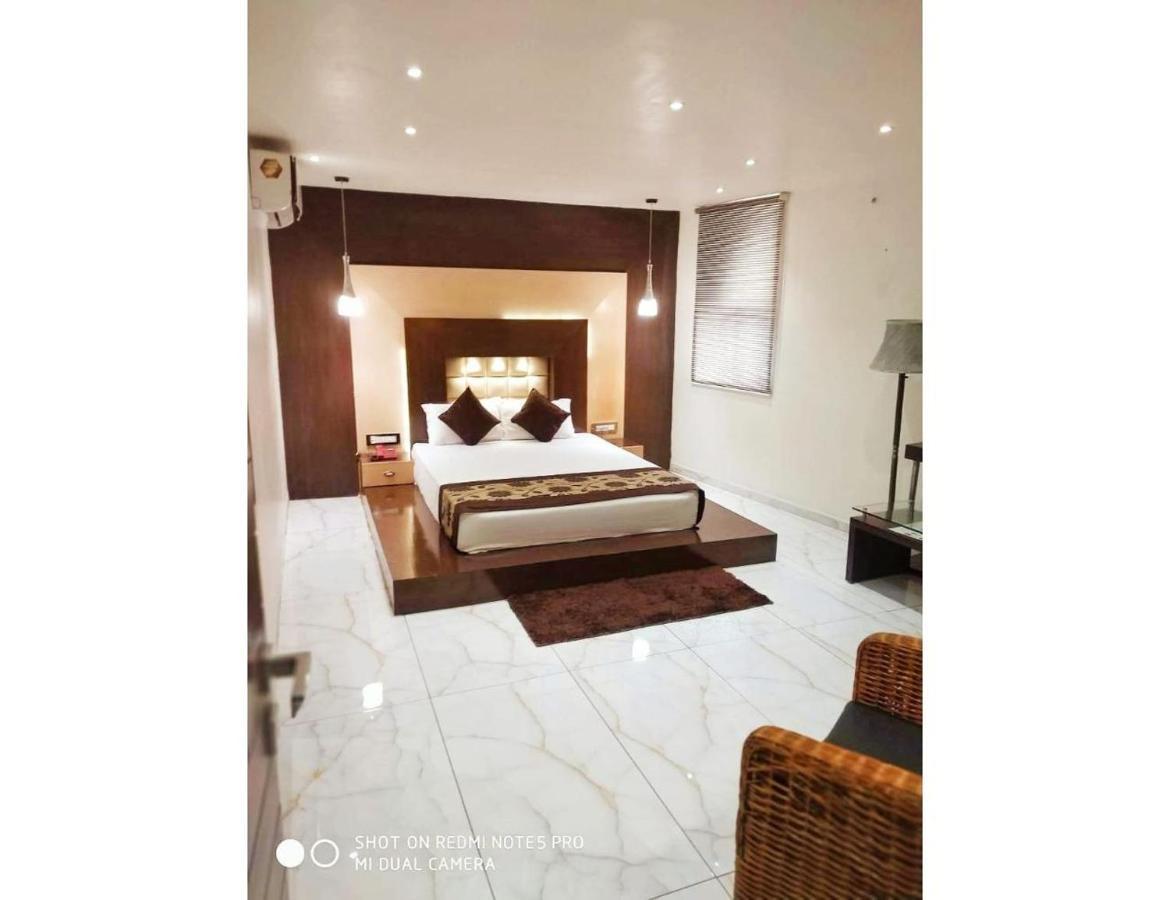 Hotel The Royal, Sehore 外观 照片